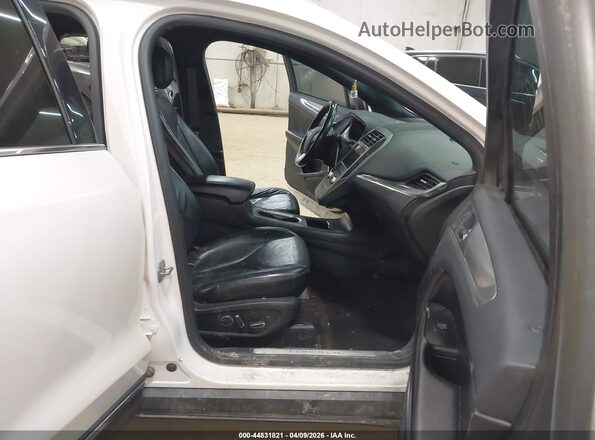 5LMCJ2D99KUL44302 2019 LINCOLN MKC White Vista interior delantera