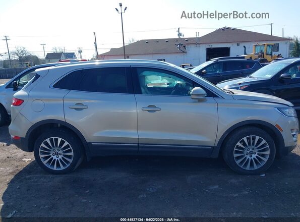 5LMCJ3D95HUL61063 2017 LINCOLN MKC Gold Rear interior view