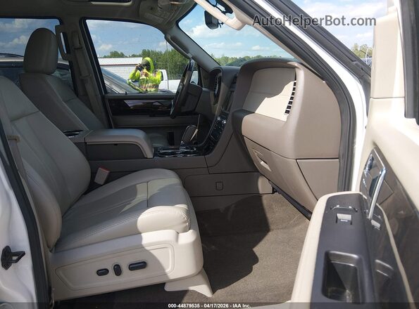 5LMJJ2HT8HEL01649 2017 LINCOLN NAVIGATOR Белый Вид салона спереди