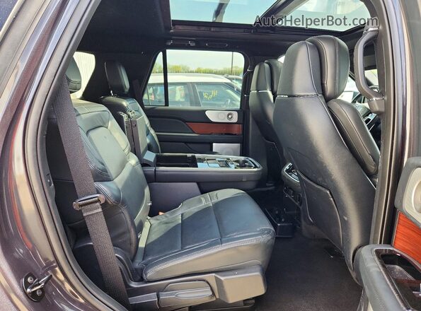 5LMJJ2LT3NEL01092 2022 LINCOLN NAVIGATOR Gray Rear interior view