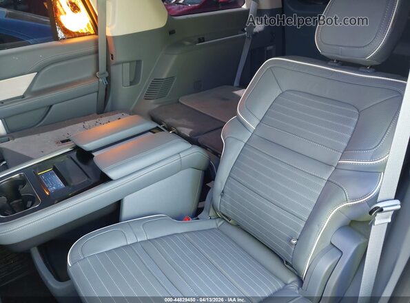 5LMJJ2TG8REL19385 2024 LINCOLN NAVIGATOR Gray 