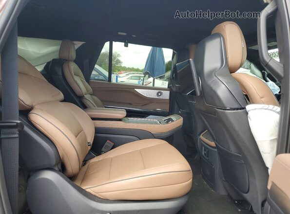 5LMJJ3TG1SEL07302 2025 LINCOLN NAVIGATOR Двухцветный Вид задних сидений