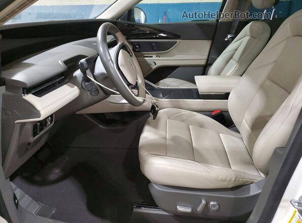 5LMPJ8JAXSJ891390 2025 LINCOLN NAUTILUS Белый Вид салона спереди