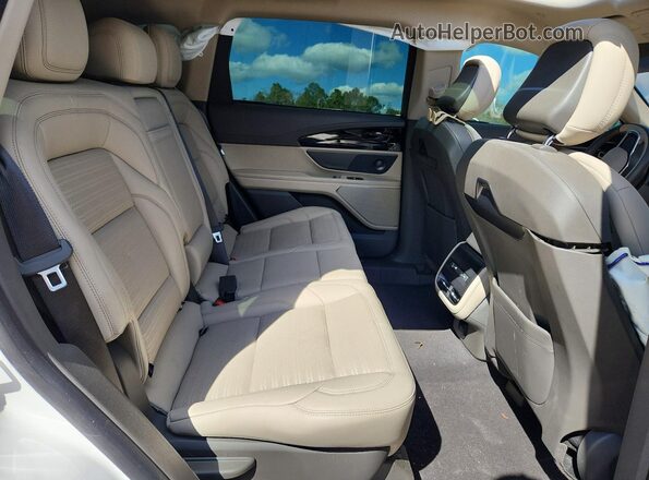5LMPJ8K45SJ911795 2025 LINCOLN NAUTILUS White Vista interior trasera