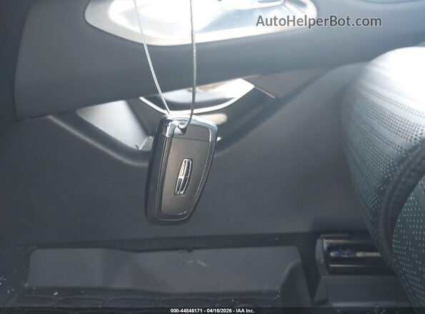 5LMPJ8KA0RJ790125 2024 LINCOLN NAUTILUS Серебряный Вид панели приборов