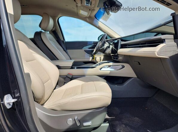 5LMPJ8KA2RJ829264 2024 LINCOLN NAUTILUS Black Front interior view