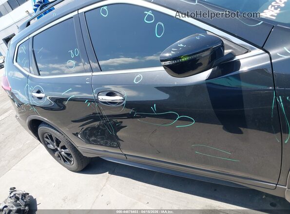 5N1AT2MT2JC767548 2018 NISSAN ROGUE Black Սալոնի հետևի տեսք