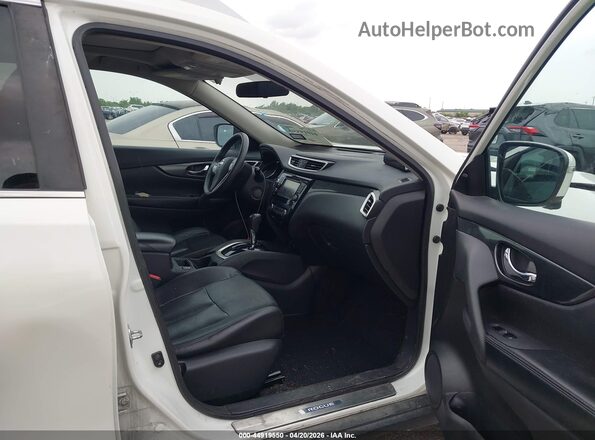 5N1AT2MT3GC822288 2016 NISSAN ROGUE Белый Вид салона спереди