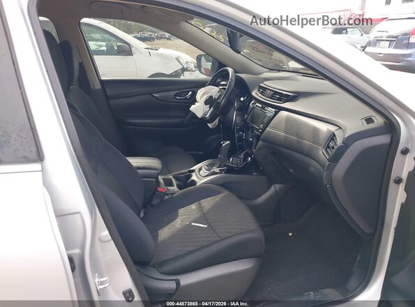 5N1AT2MV0JC769073 2018 NISSAN ROGUE Silver Vista interior delantera