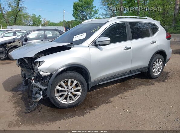 5N1AT2MV0JC769073 2018 NISSAN ROGUE Silver Vista tres cuartos delantera izquierda