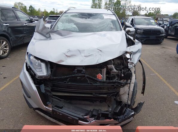 5N1AT2MV1LC732696 2020 NISSAN ROGUE Silver Rear interior view