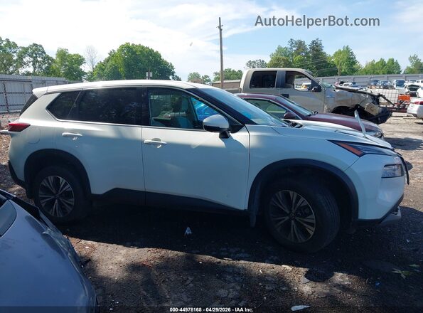 5N1AT3BA0MC827998 2021 NISSAN ROGUE White Սալոնի հետևի տեսք