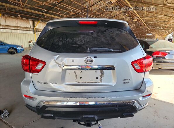 5N1DR2MM0JC625946 2018 NISSAN PATHFINDER Silver Rear view