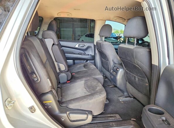 5N1DR2MM0JC625946 2018 NISSAN PATHFINDER Silver Rear interior view