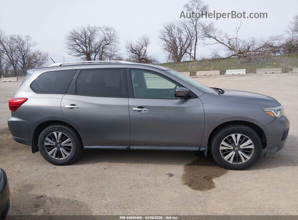 5N1DR2MM3HC655601 2017 NISSAN PATHFINDER Gray Widok wnętrza z tyłu