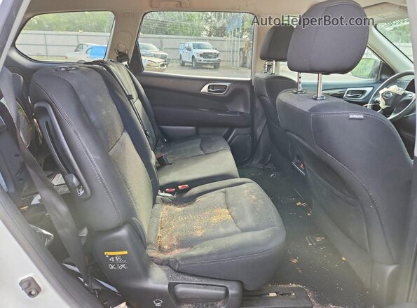 5N1DR2MN6HC664205 2017 NISSAN PATHFINDER White Widok wnętrza z tyłu