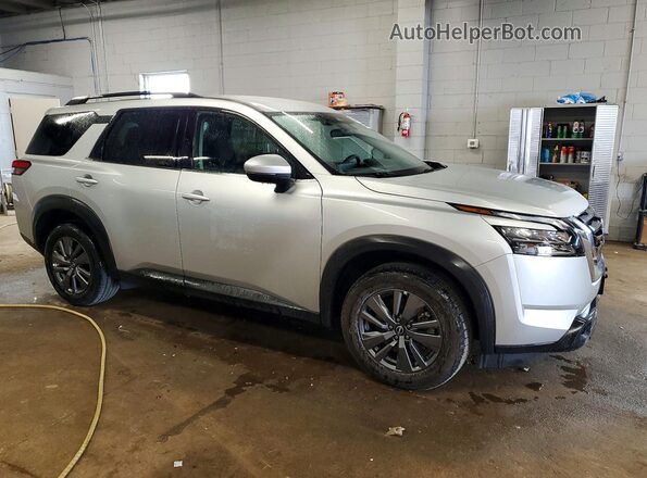 5N1DR3BC9RC286597 2024 NISSAN PATHFINDER Silver Delantero derecho