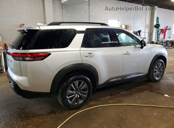 5N1DR3BC9RC286597 2024 NISSAN PATHFINDER Silver Trasero derecho