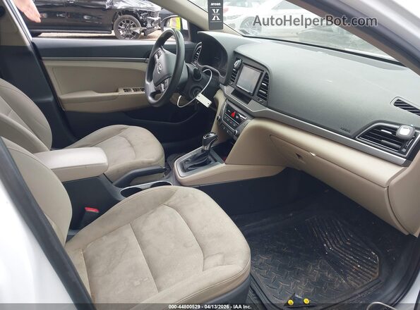 5NPD74LF0HH142366 2017 HYUNDAI ELANTRA White Front interior view