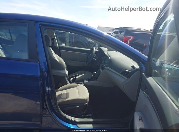 5NPD74LFXKH476895 2019 HYUNDAI ELANTRA Blue წინა სალონის ხედი