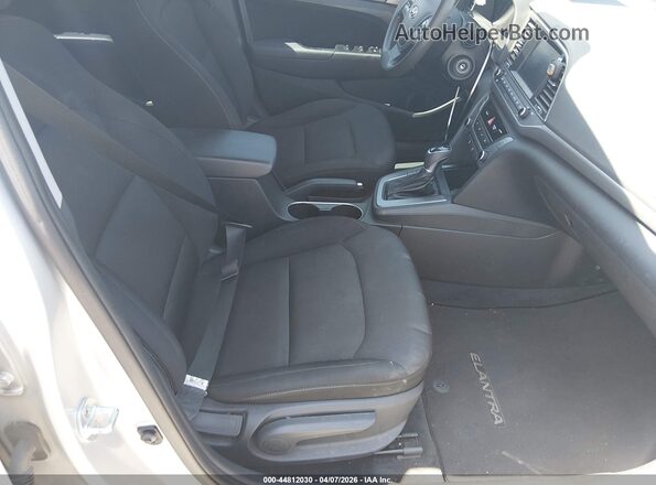 5NPD84LF3JH333699 2018 HYUNDAI ELANTRA Silver 