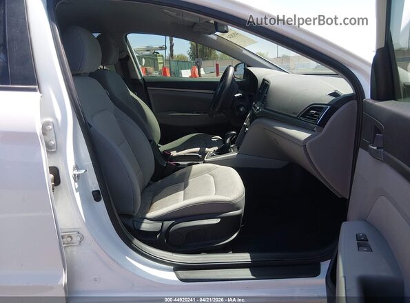 5NPD84LF5HH024911 2017 HYUNDAI ELANTRA White Widok wnętrza z przodu