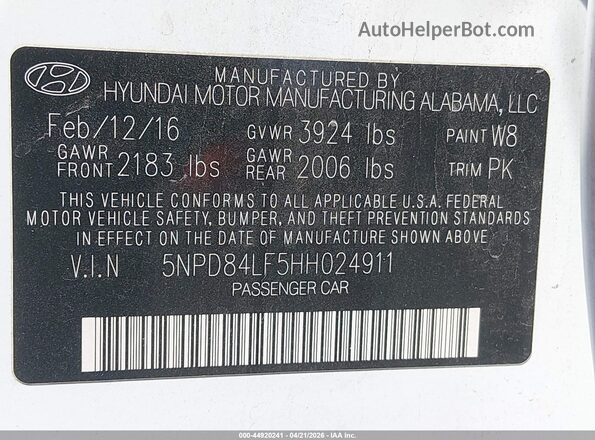5NPD84LF5HH024911 2017 HYUNDAI ELANTRA White Widok komory silnika