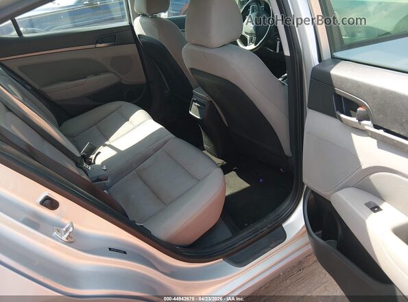 5NPD84LF5JH302664 2018 HYUNDAI ELANTRA Silver VIN კოდის სტიკერის ხედი