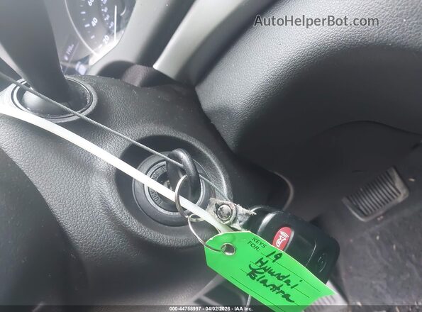5NPD84LF5KH471844 2019 HYUNDAI ELANTRA White Առջևի վահանակի տեսք