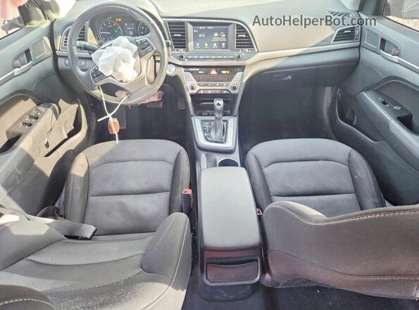 5NPD84LF7JH296026 2018 HYUNDAI ELANTRA Черный Вид панели приборов