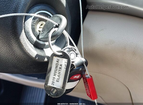 5NPD84LF7KH478522 2019 HYUNDAI ELANTRA Черный Вид панели приборов