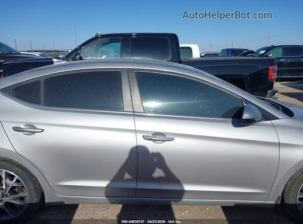 5NPD84LF7LH585443 2020 HYUNDAI ELANTRA Серебряный Вид задней части салона