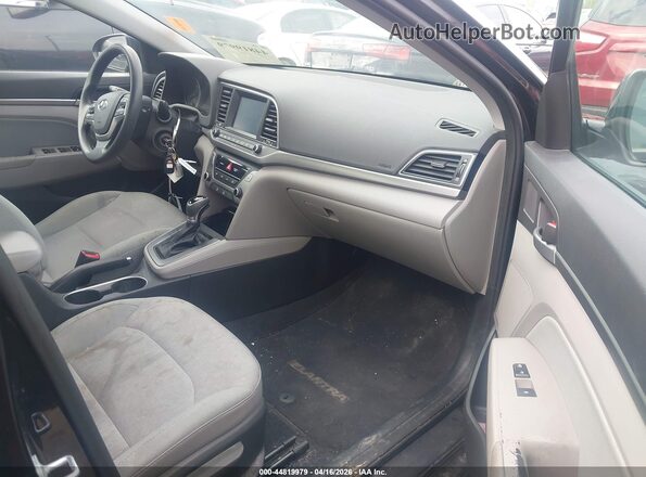 5NPD84LF8HH092393 2017 HYUNDAI ELANTRA Black Вид салону спереду