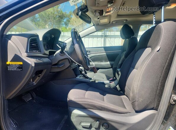 5NPD84LF8HH133783 2017 HYUNDAI ELANTRA Black Front interior view