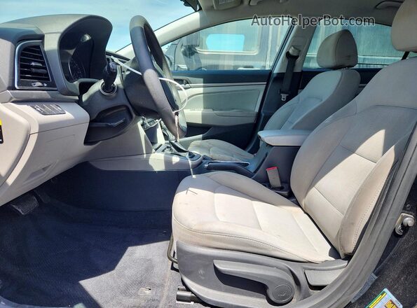 5NPD84LF9HH187612 2017 HYUNDAI ELANTRA Черный Вид салона спереди