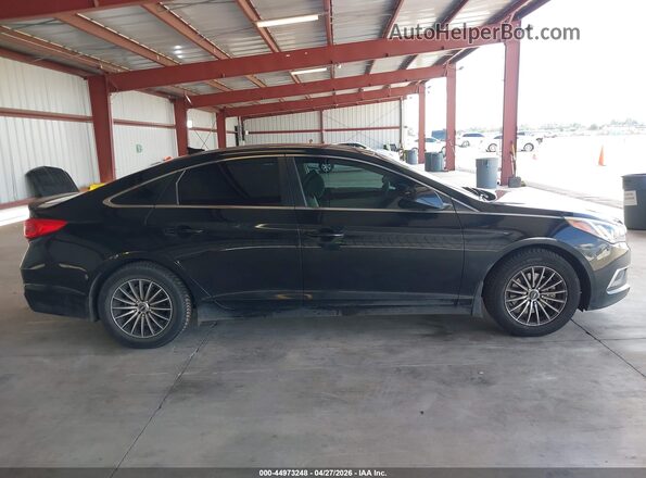 5NPE24AF2HH592347 2017 HYUNDAI SONATA Black Вид задньої частини салону