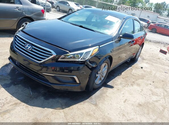 5NPE24AF5HH536418 2017 HYUNDAI SONATA Черный Передняя левая четверть