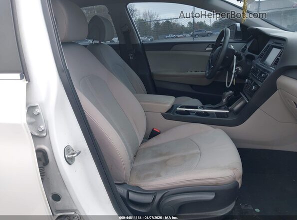 5NPE24AF6GH274195 2016 HYUNDAI SONATA White წინა სალონის ხედი