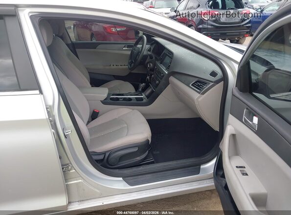 5NPE24AF6GH369985 2016 HYUNDAI SONATA Silver Вид салону спереду