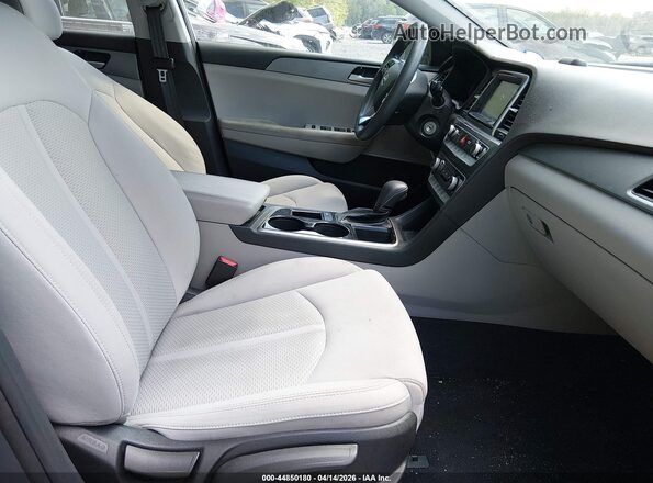 5NPE24AF7KH798044 2019 HYUNDAI SONATA Silver წინა სალონის ხედი