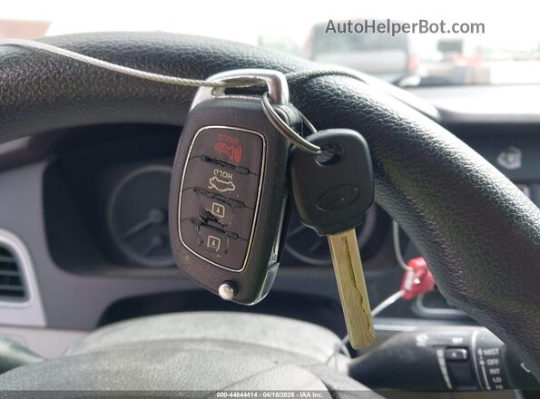 5NPE24AF9HH560348 2017 HYUNDAI SONATA White Вид панелі приладів