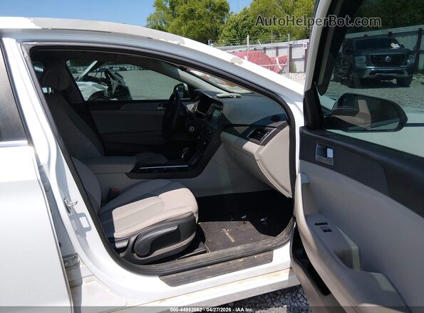 5NPE24AFXHH524958 2017 HYUNDAI SONATA White წინა სალონის ხედი