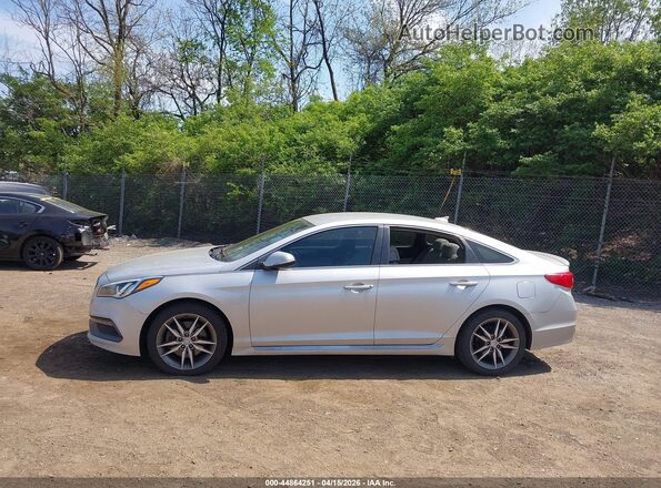 5NPE34AB9HH498296 2017 HYUNDAI SONATA Silver Вид задньої частини салону