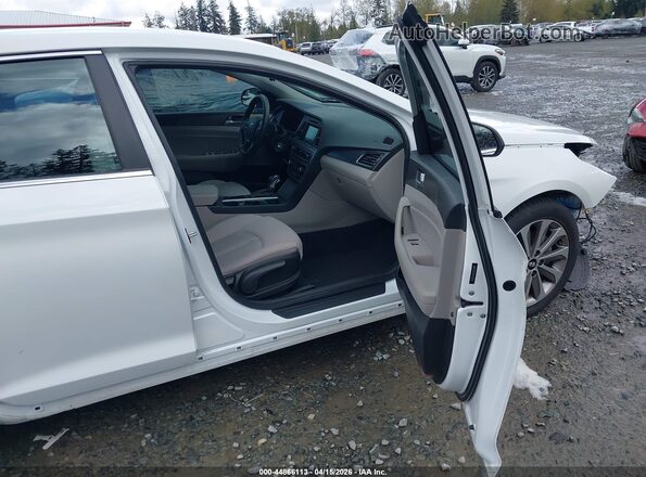 5NPE34AF7HH483797 2017 HYUNDAI SONATA White Widok wnętrza z przodu