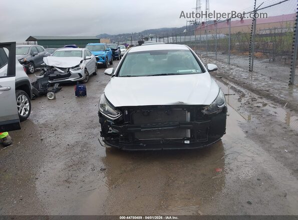 5NPE34AFXJH665872 2018 HYUNDAI SONATA Серебряный Вид задней части салона