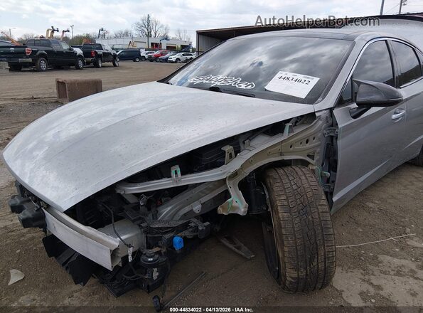 5NPEK4JC6MH123083 2021 HYUNDAI SONATA Silver Դիմացի տեսք