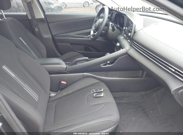 5NPLM4AG3NH066993 2022 HYUNDAI ELANTRA Black Սալոնի դիմացի տեսք