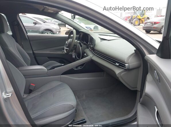 5NPLM4AG8MH008599 2021 HYUNDAI ELANTRA Silver წინა სალონის ხედი