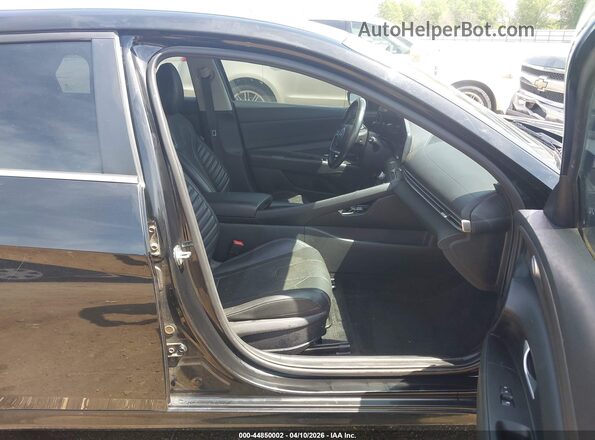 5NPLP4AG2PH108662 2023 HYUNDAI ELANTRA Черный Вид салона спереди