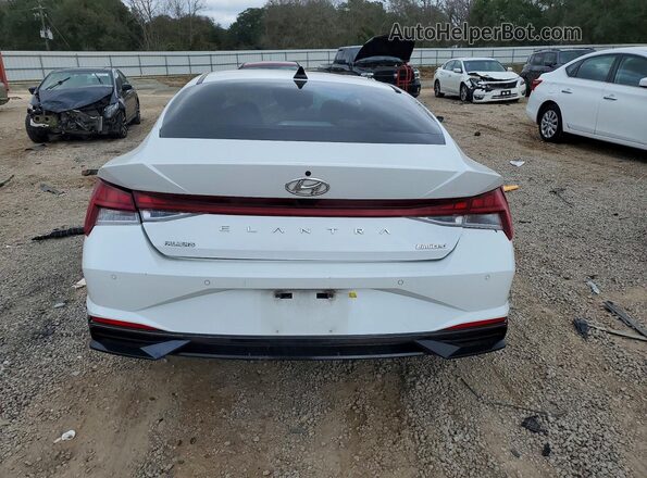5NPLP4AG5NH082135 2022 HYUNDAI ELANTRA White Rear view